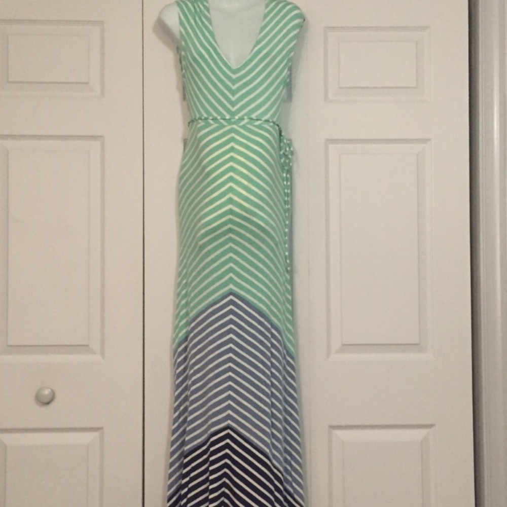 Jessica Simpson maternity dress